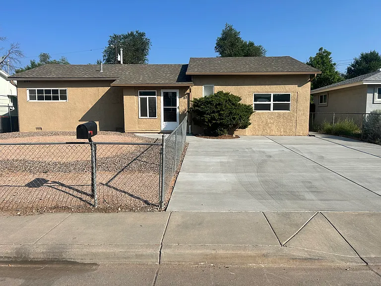 88 Rose Dr — Photo 34