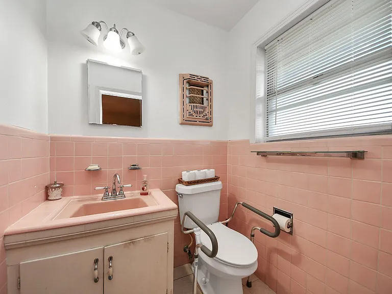 2601 Holly St — Photo 13