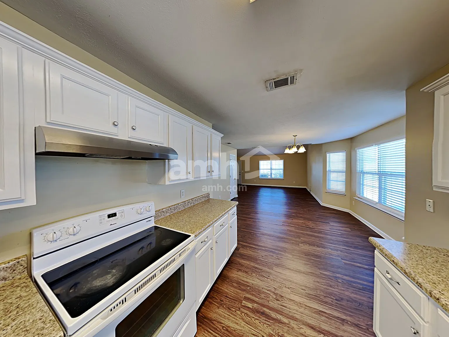 4 bed, 3.0 bath, 1950 sqft, $2,345 — Photo 4