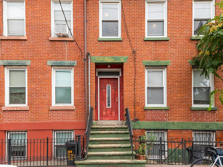 182 Christopher Columbus Dr #A-2 — Photo 10