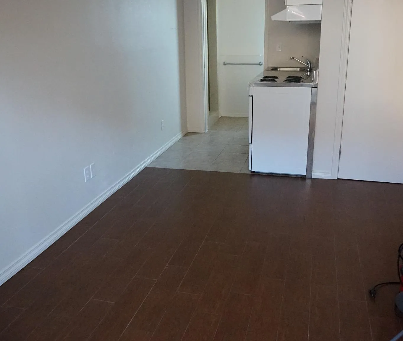 Studio, 325 sqft, $1,310 — Photo 4