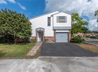 855 Cumberland Ter, Davie, FL 33325