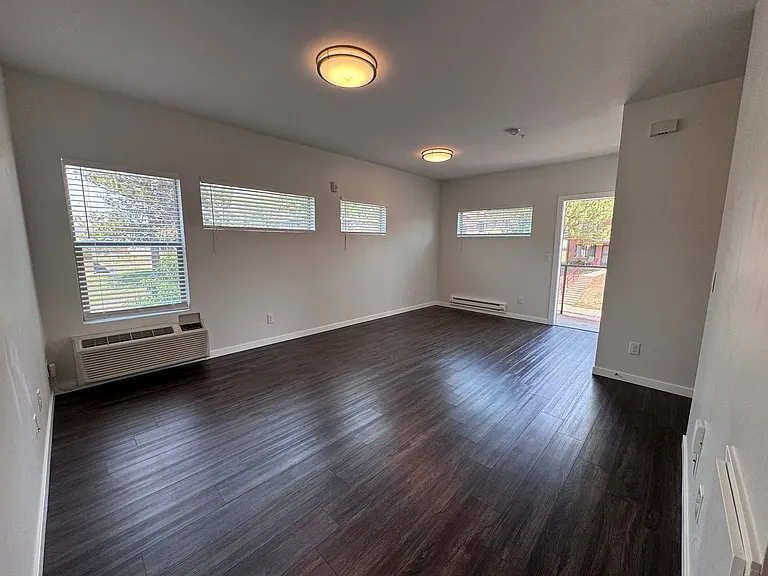 1298 Meade St — Photo 4