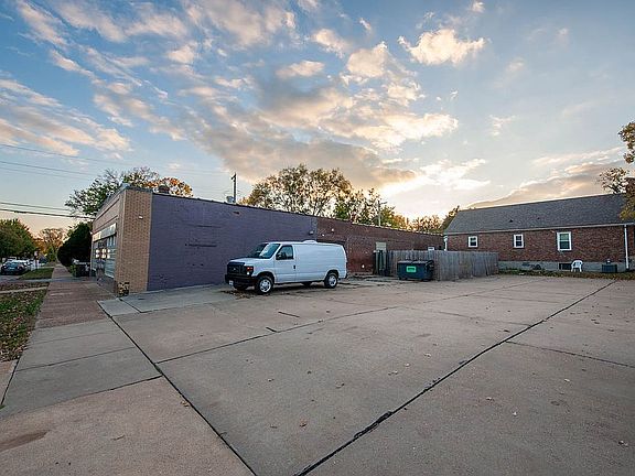 3rd image of 3409 Roger Pl