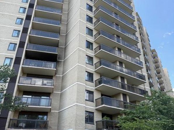 203 Yoakum Pkwy APT 715