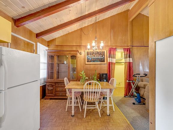 3rd image of 2142 Albert Ave
