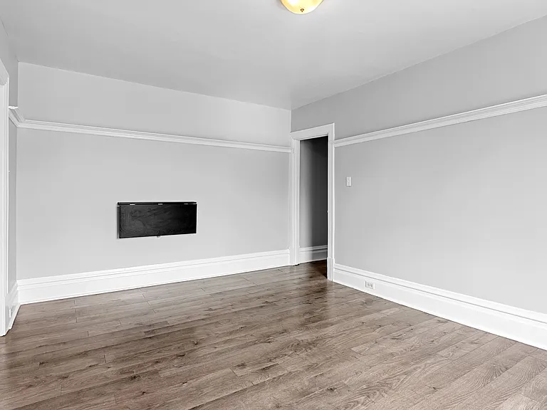 46 Carlyle Ave — Photo 19
