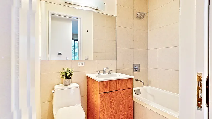 Sold by Bizzarro Agency | media 14