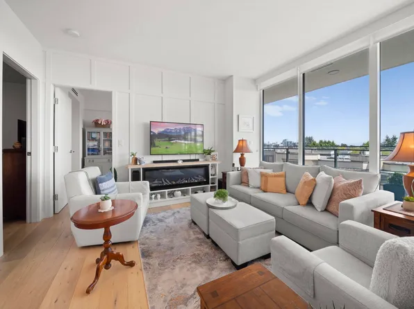 1439 George St #404, White Rock, BC V4B 0B9