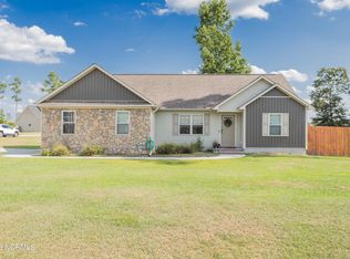 611 Duncan Dr N, Richlands, NC 28574