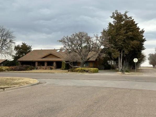 302 W 1st St, Hugoton, KS 67951