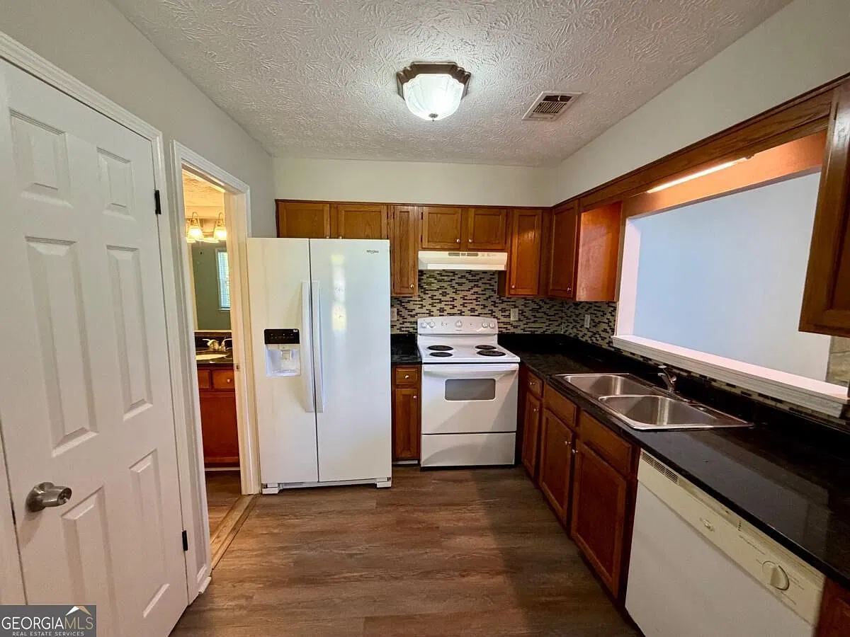 2 bed, 2.0 bath, 1095 sqft, $1,625 — Photo 4