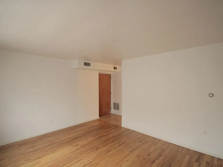 426 Franklin Ave #24 — Photo 5