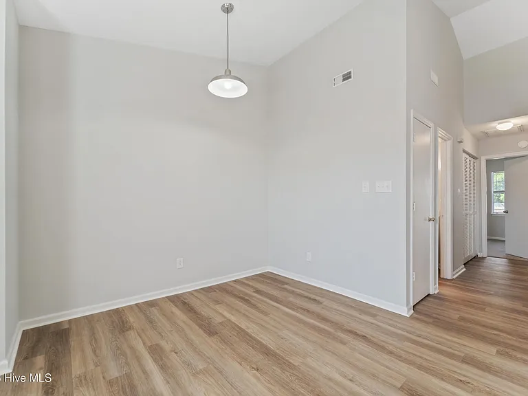 126 Witten Cir #B — Photo 5