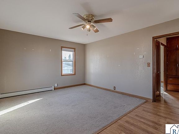 3rd image of 205 Park St N