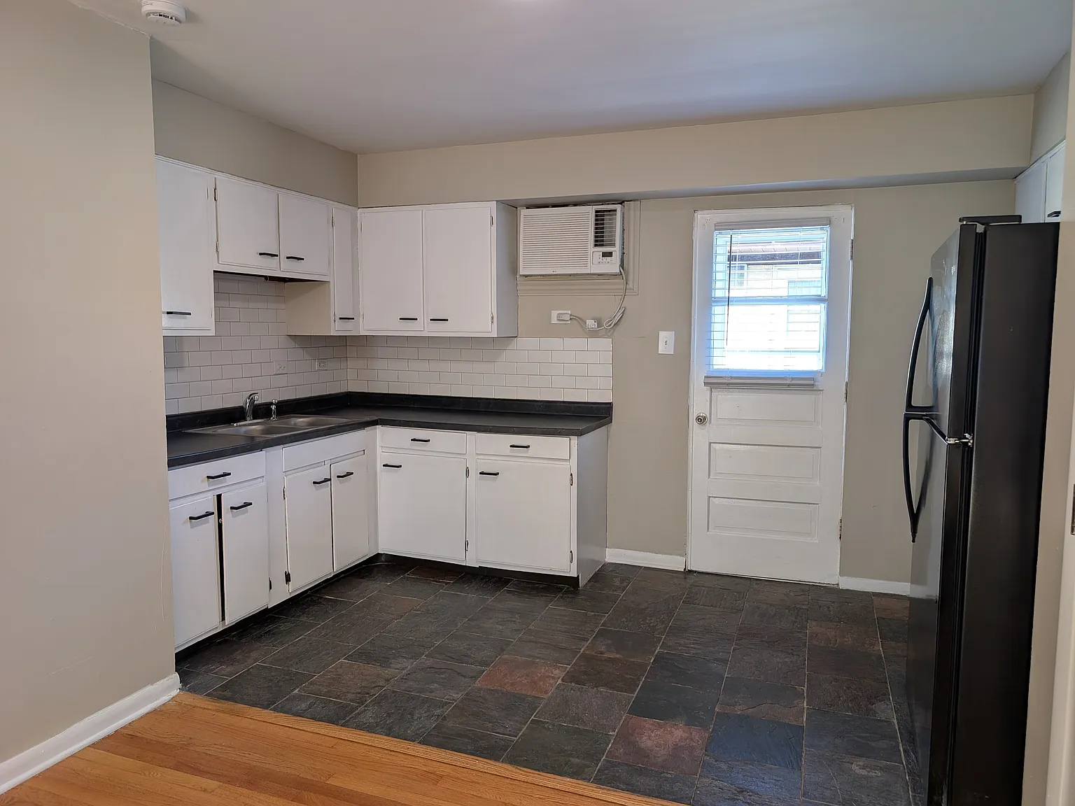 2 bed, 800 sqft, $1,800 — Photo 3