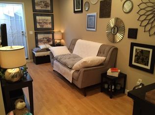 7966 Woodlake Ave, Canoga Park, CA 91304