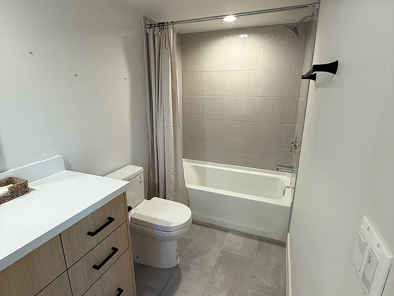 222 N Coronado St #222 — Photo 4