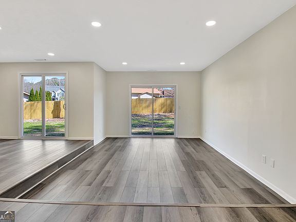4th image of 103 Bay Point
