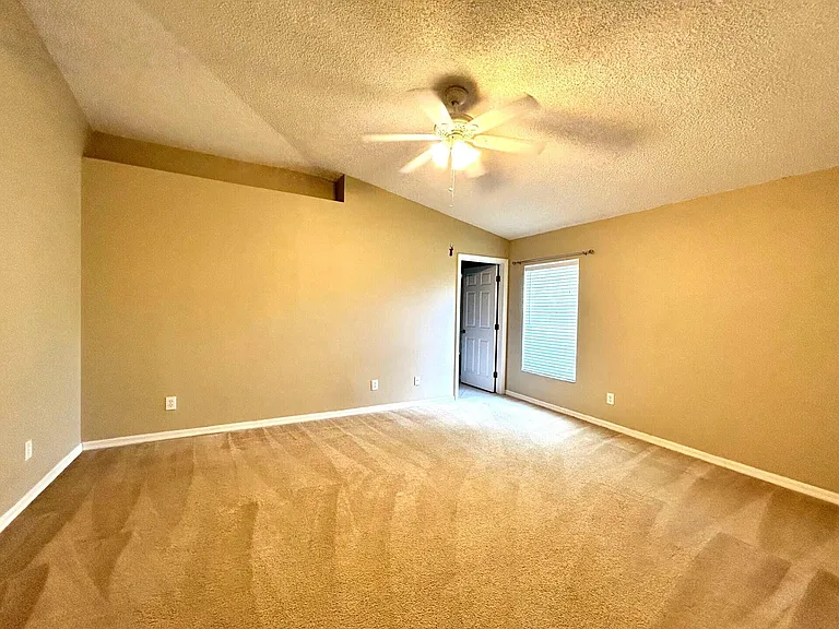 4760 Manchester Dr — Photo 9
