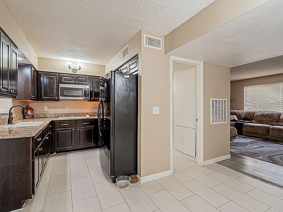 4th image of 3524 W Dunlap Ave #116