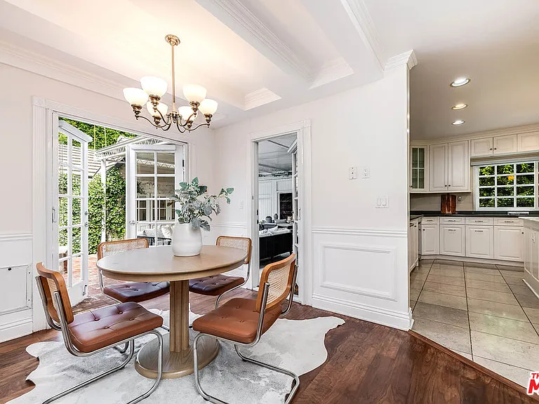 547 Loring Ave — Photo 8