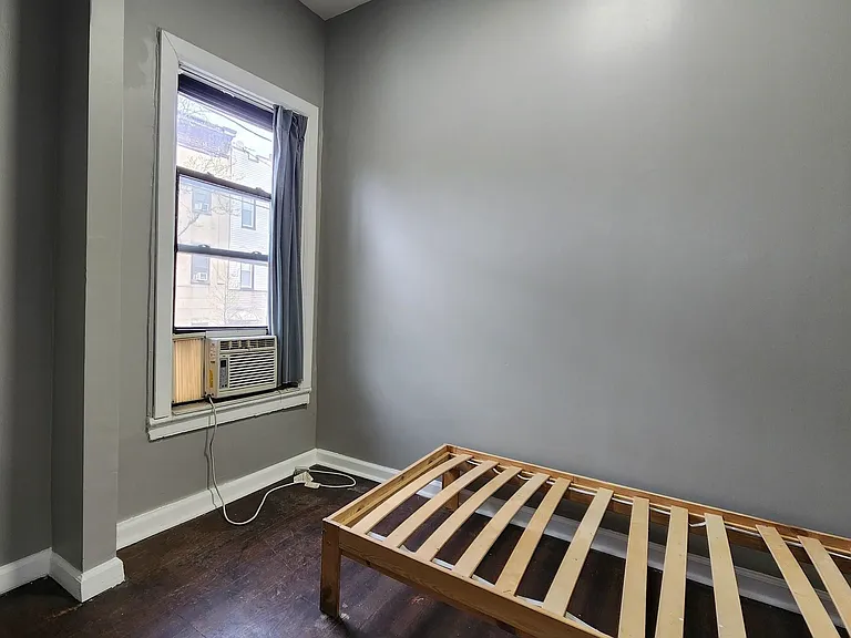 423 2nd St #2 — Photo 7