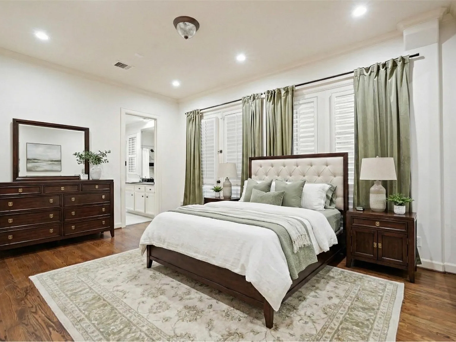 3 bed, 3.5 bath, 3742 sqft, $8,000 — Photo 3