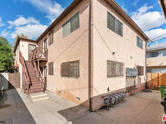 3rd image of 11646 Chandler Blvd