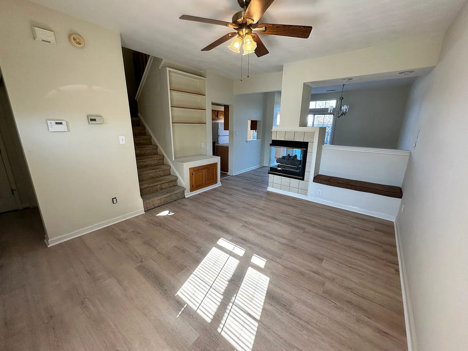 3 bed, 2.5 bath, 1528 sqft, $2,050 — Photo 2