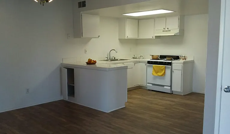 1627 N Fair Oaks Ave — Photo 5