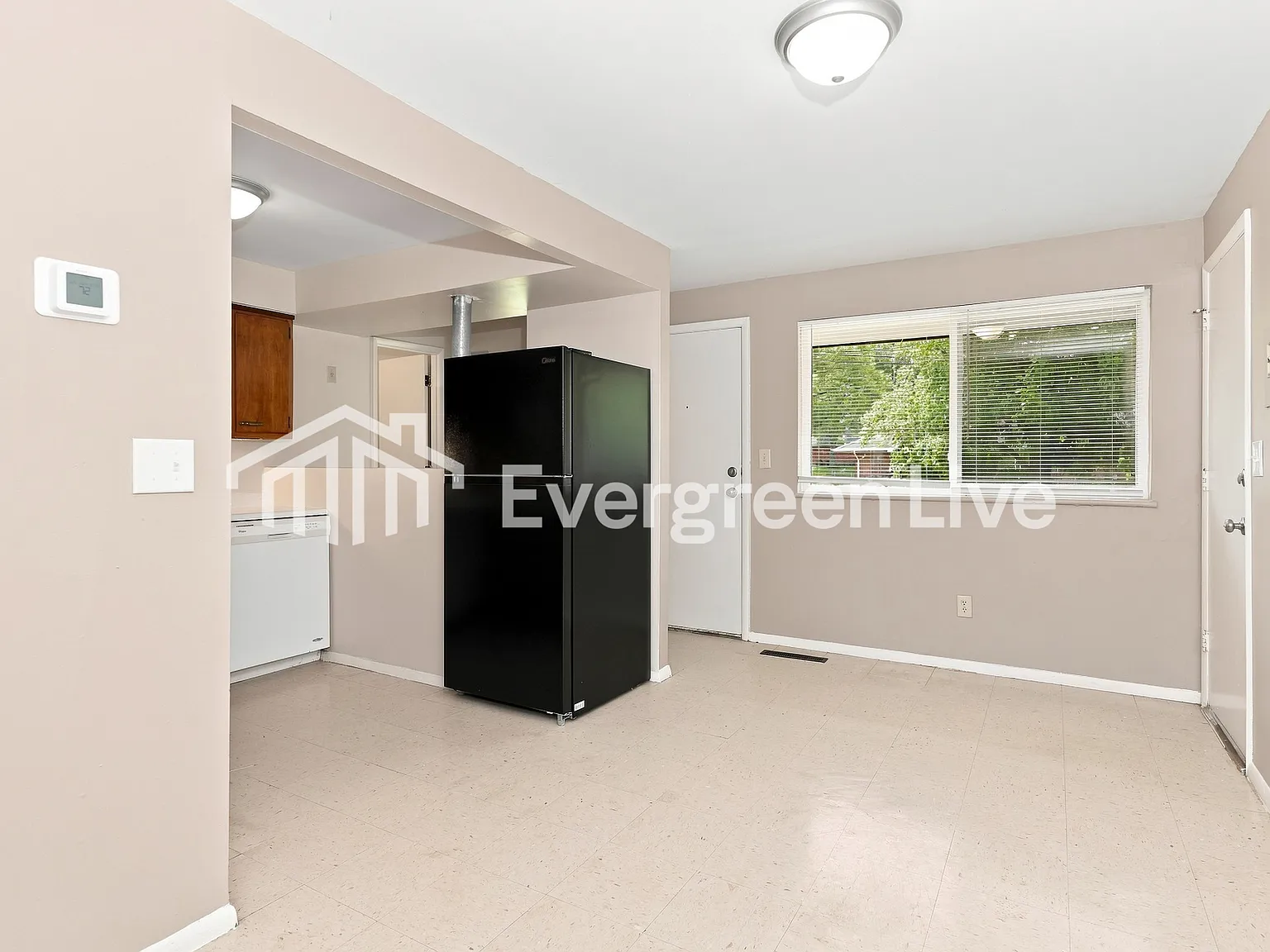 3 bed, 2.0 bath, 1068 sqft, $1,395 — Photo 4