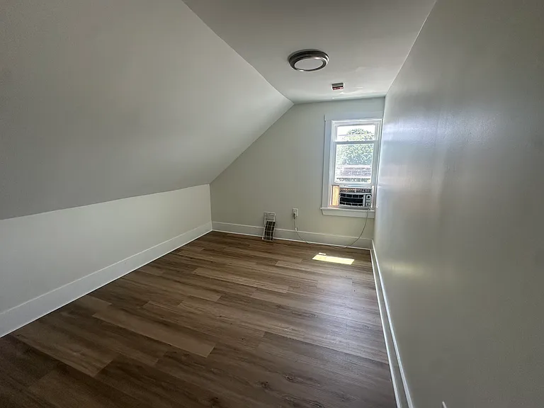 67 Bouvier Ave #2R — Photo 7
