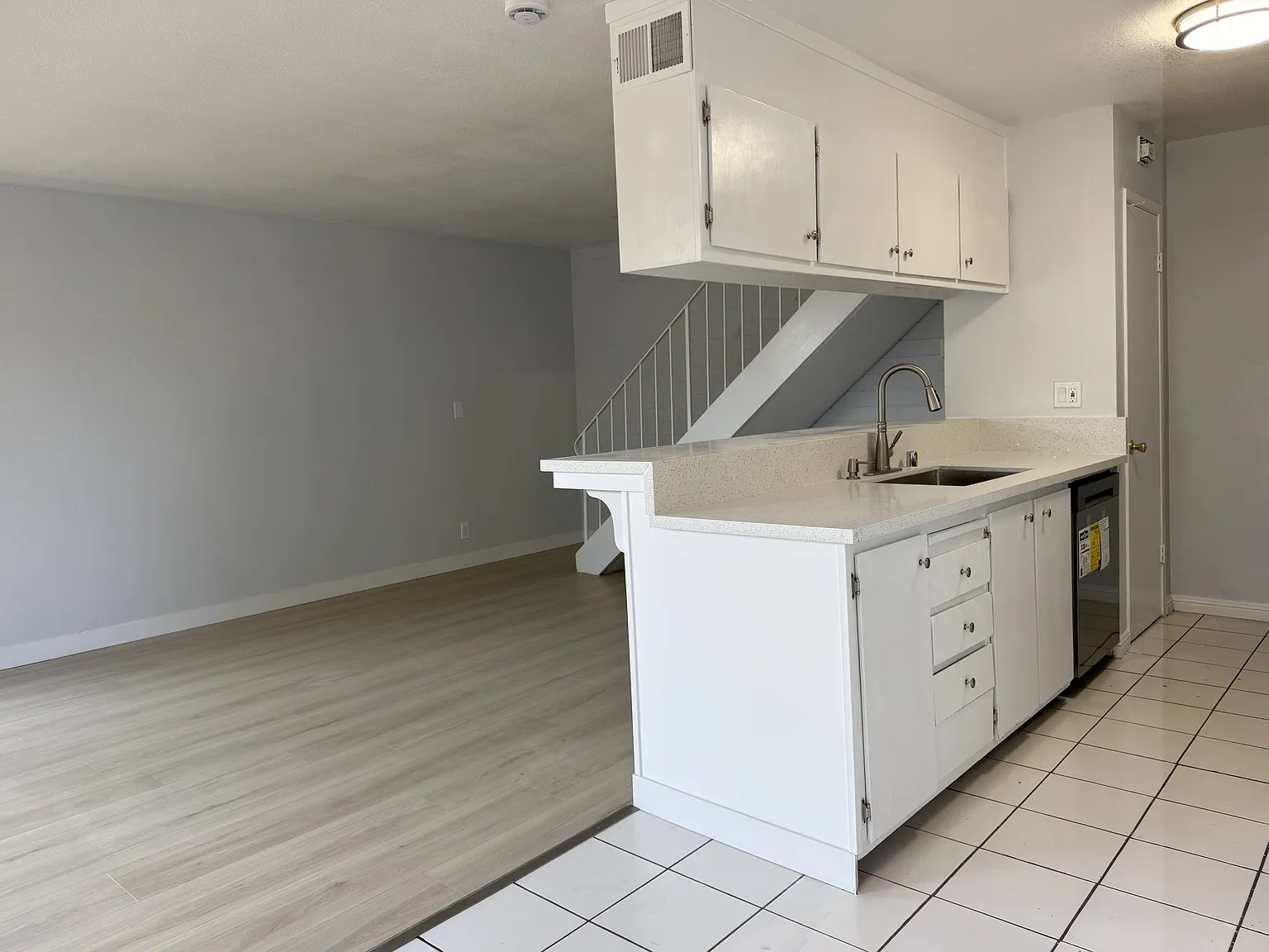 2 bed, 903 sqft, $2,700 — Photo 4