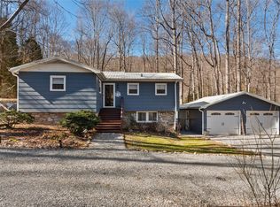 322 Spring Lake Rd, Maggie Valley, NC 28751
