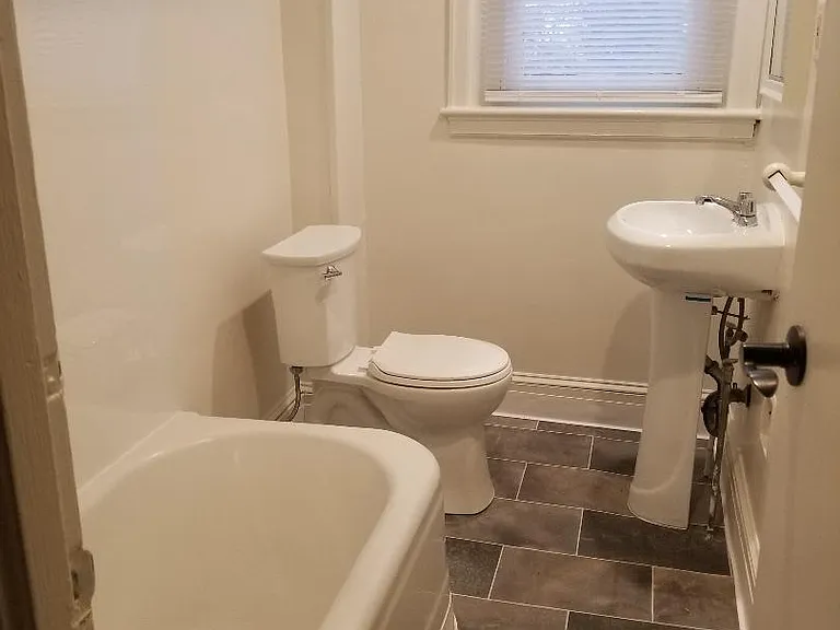 Drexel Court Apartments — Photo 12