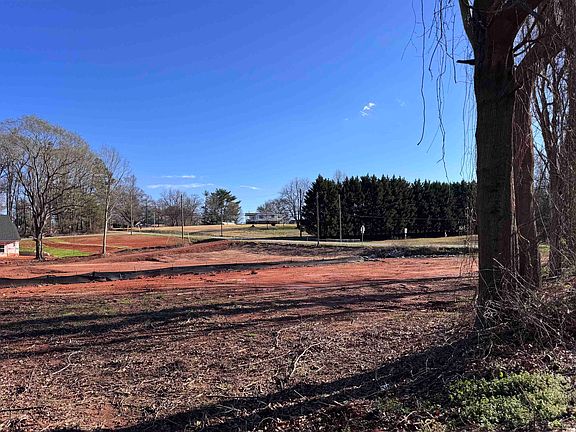 4th image of 304 Shoreham Ln