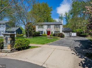 6 Starlight Ct, Potomac, MD 20854