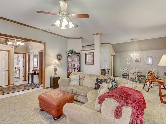5th image of 11909 Maple Valley Dr