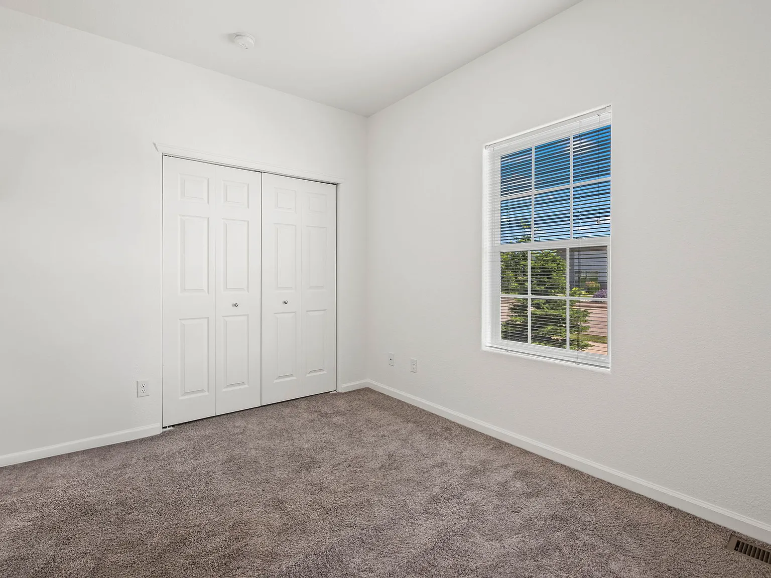 3 bed, 1350 sqft, $2,200 — Photo 4
