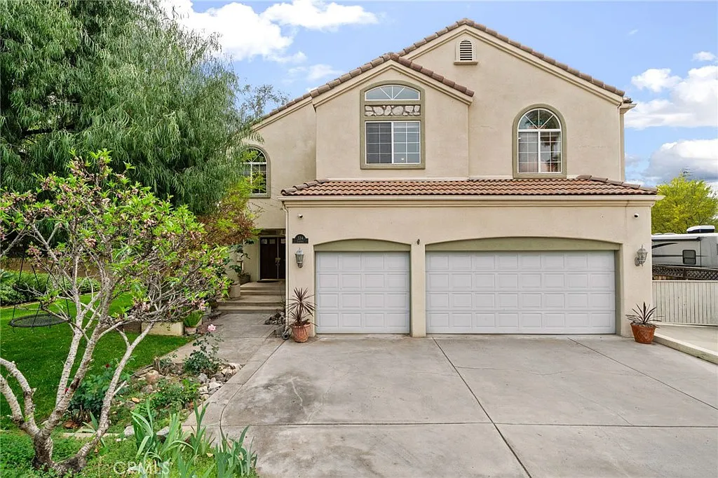 4 bed, 3921 sqft, $4,500 — Photo 3