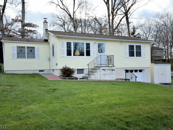 6 Beech St, Stanhope, NJ 07874