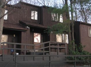 5 Redwood Dr, Highland Mills, NY 10930