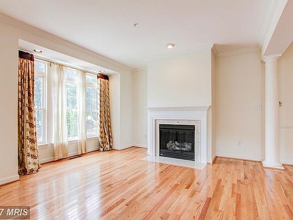 3rd image of 50 Calabash Ct