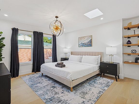 4th image of 6639 Aintree Cir