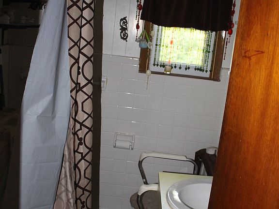 5th image of 427 S Wycombe Ave