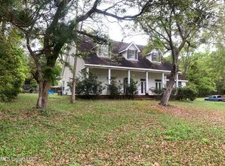 725 Graveline Rd, Gautier, MS 39553