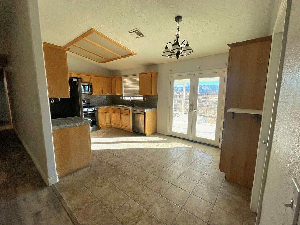 Tak California⚽️  16395 Aztec Ct, Apple Valley, CA 92307 | Zillow