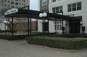 1st image of 4440 Lindell Blvd APT 202