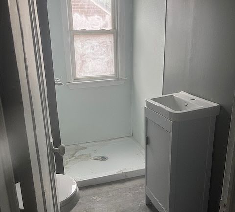 4th image of 1 Kilbourne St